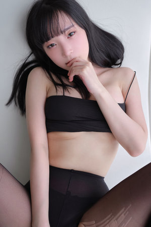 国产漫画白丝美女图片海报