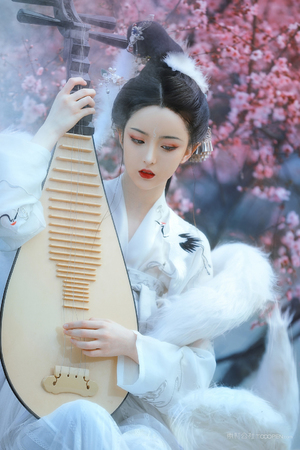 欧美伦妇a乱曰久九九九免费海报