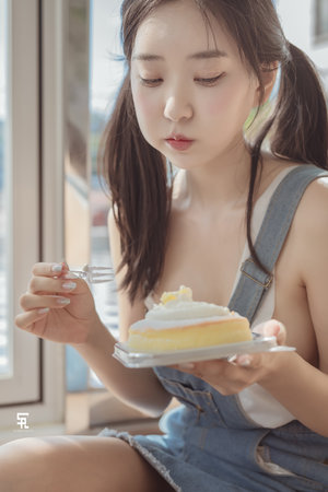 23西方大但人文艺术海报