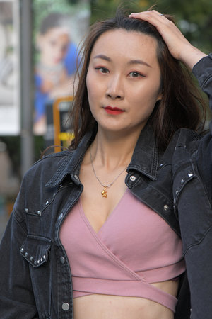 抖w阴w少w妇w探w探w亚w洲w入w口海报