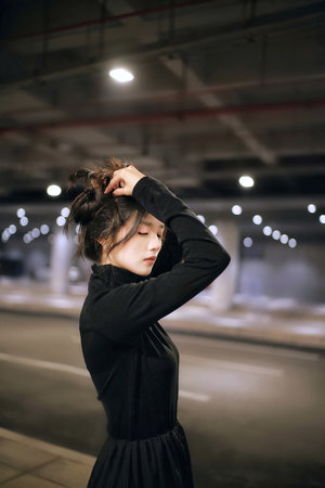 桃花源洞口芳草萋萋小溪潺潺海报