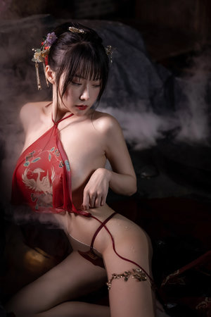 亚洲欧美国精产品入口海报