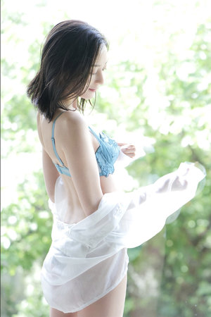 新娘被狂草到大哭h海报